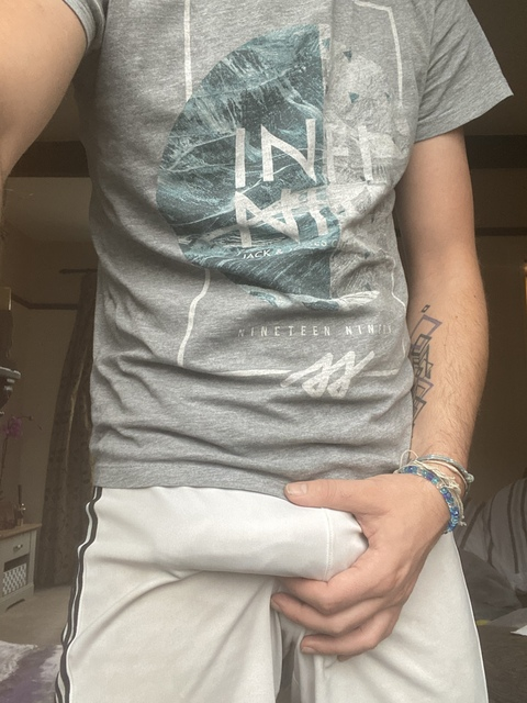 hung-brit-lad onlyfans leaked picture 1