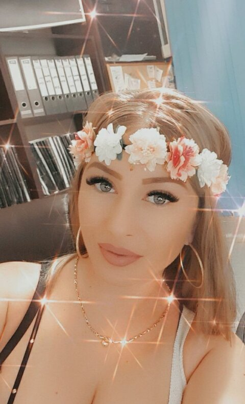 lisa2018 onlyfans leaked picture 2