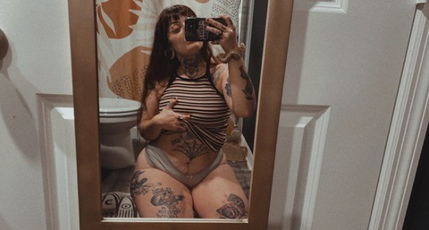 queencrybabyyy onlyfans leaked picture 1