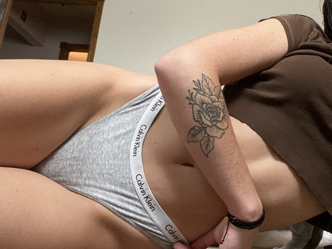 spicyjviolet onlyfans leaked picture 1