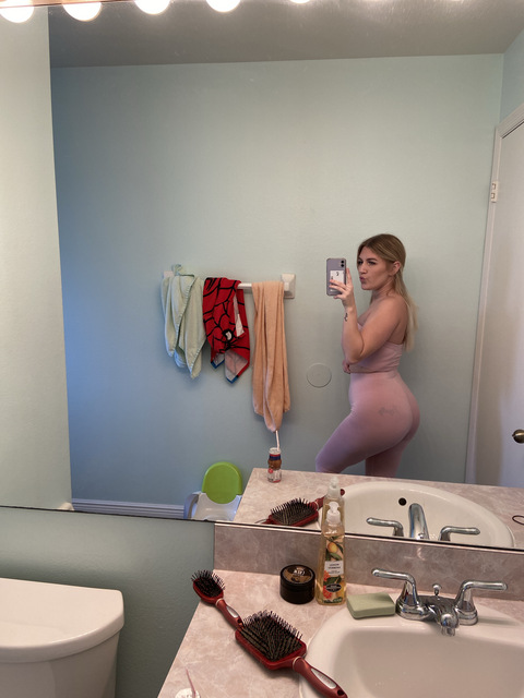 xoxcaitlynn onlyfans leaked picture 1