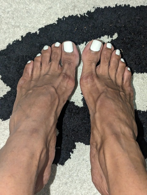 yourveinyfeetgoddess onlyfans leaked picture 2